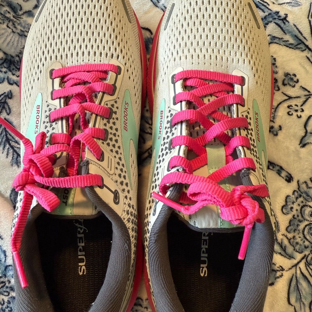 Brooks Ghost14 Sneakers with Bright Pink Accents